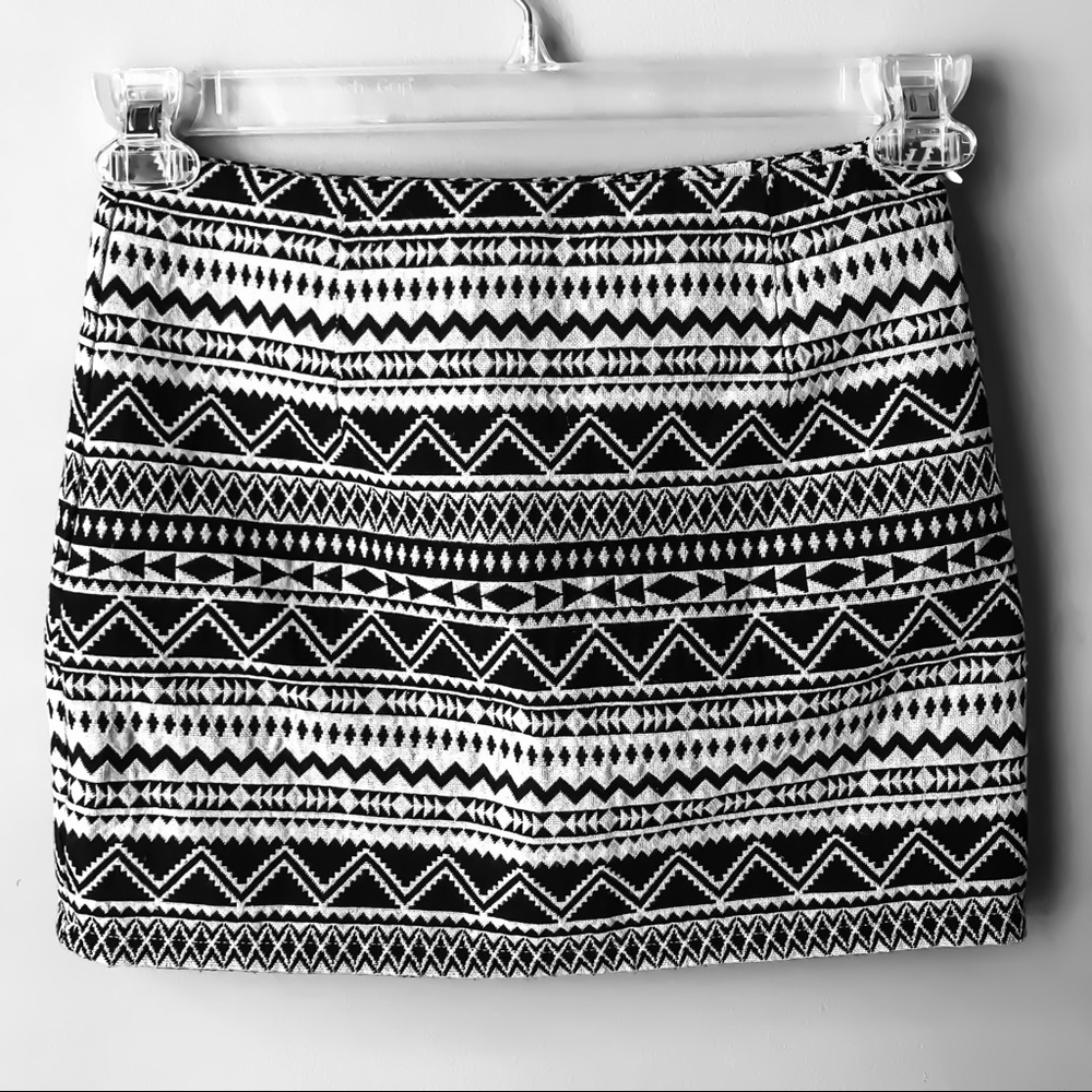 Vestique black and white skirt